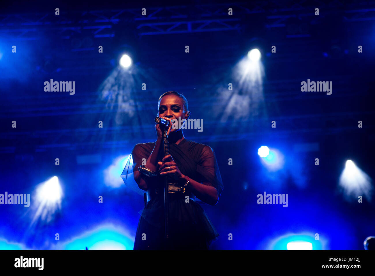 Skye Edwards dell'inglese banda elettronica Morcheeba raffigurata sul palco come essi eseguire presso il Circolo Magnolia Segrate in Milano, Italia (foto di Roberto Finizio / Pacific Stampa) Foto Stock