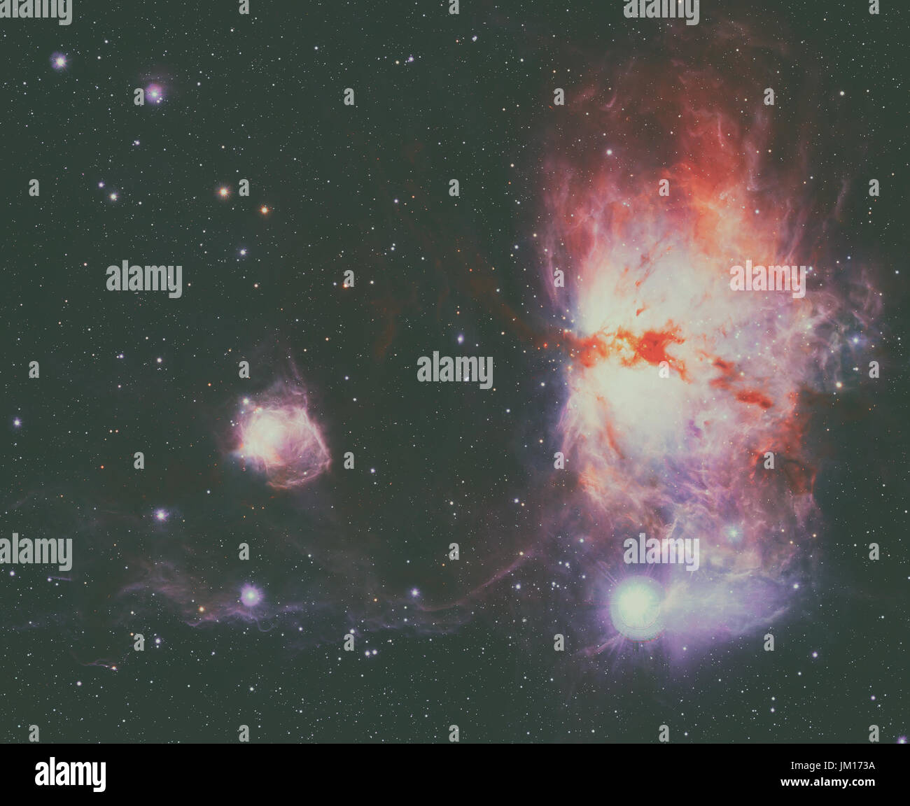 La spettacolare star-formando la regione conosciuta come la nebulosa Fiamma o NGC 2024, nella costellazione di Orione. La nebulosa Fiamma è includere il Horsehead N Foto Stock