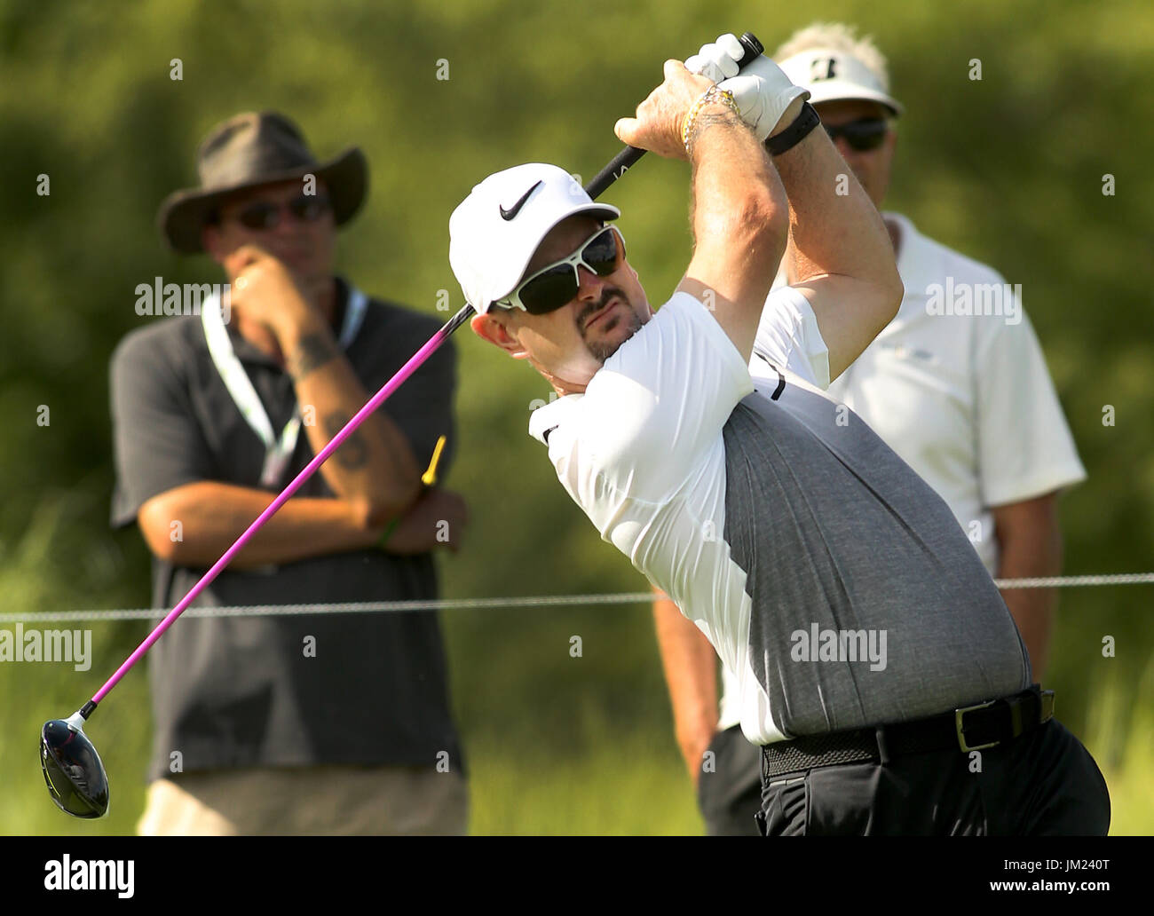 Silvis, Iowa, USA. 14 Luglio, 2017. Rory Sabbatini di Durban, RSA., tee off sul nono foro, Venerdì, 14 luglio 2017, durante il secondo turno azione della John Deere Classic a TPC Deere Run in Silvis. Credito: John Schultz/Quad-City volte/ZUMA filo/Alamy Live News Foto Stock