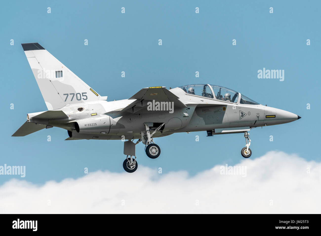 Aeroporto di Torino Caselle - Luglio 10, 2017: leonardo aeromobili, Aermacchi MB346 MT55225 polish Air Force durante una formazione pilota presso l'aeroporto di Torino Caselle. aerei militari made in italy a venegono. Foto Stock