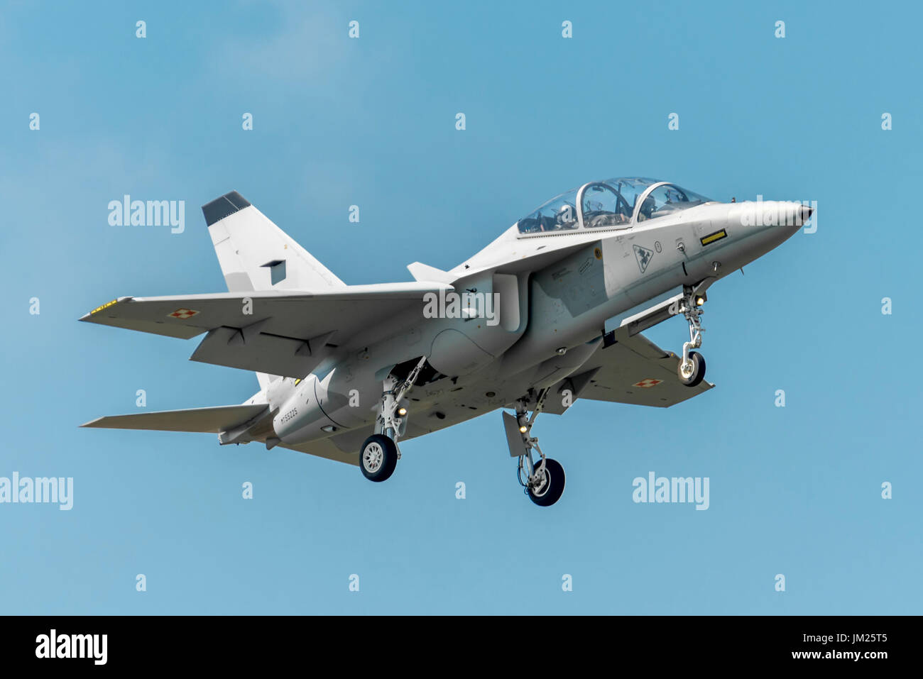 Aeroporto di Torino Caselle - Luglio 10, 2017: leonardo aeromobili, Aermacchi MB346 MT55225 polish Air Force durante una formazione pilota presso l'aeroporto di Torino Caselle. aerei militari made in italy a venegono. Foto Stock