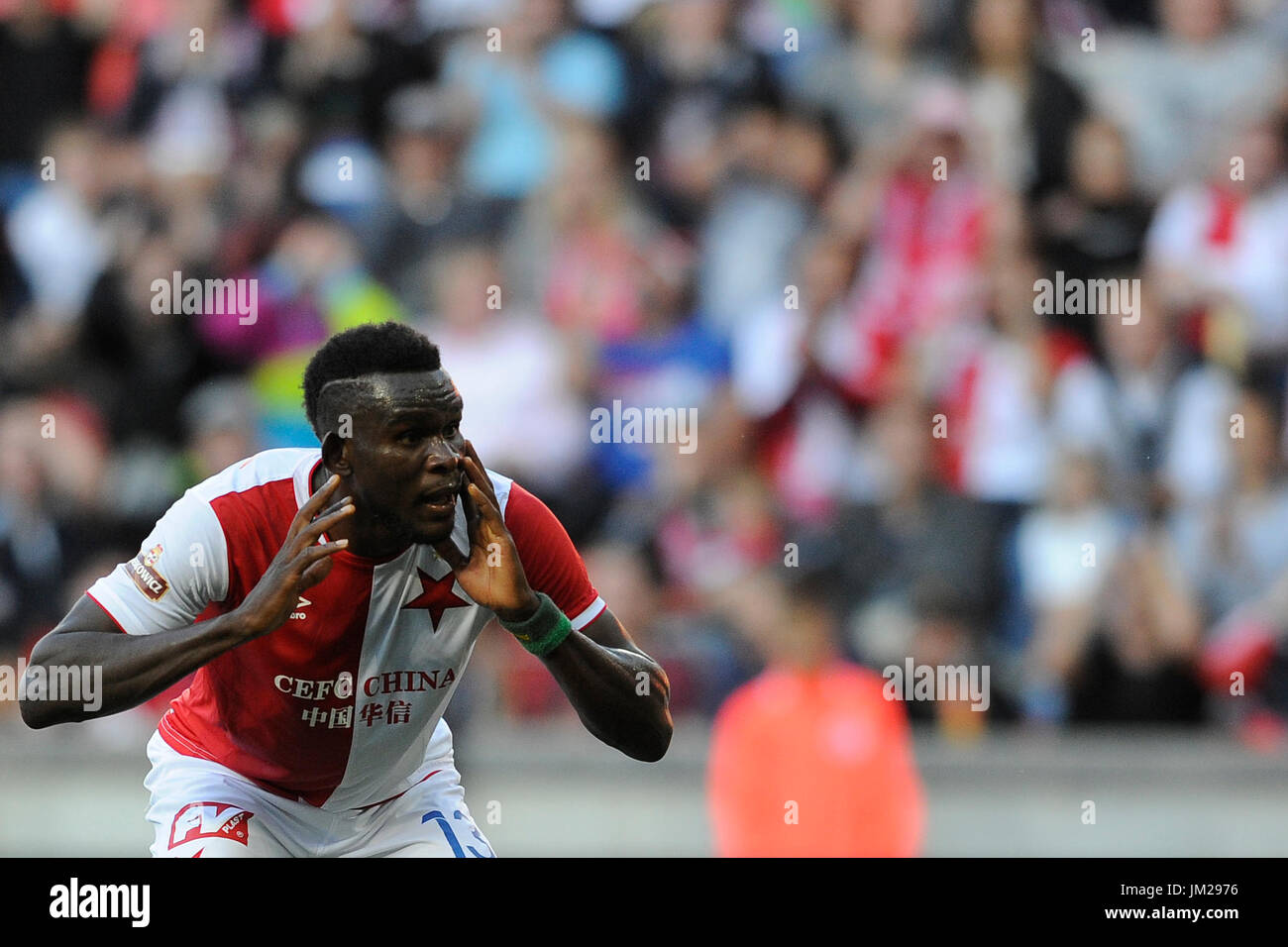 Praga, Repubblica Ceca. Xxv Luglio, 2017. Michael Ngadeu (Slavia) reagisce durante il terzo turno di qualificazione corrispondono all'interno di UEFA Champions League tra SK Slavia Praha e FC BATE Borisov a Praga Repubblica Ceca, il 25 luglio 2017. Credito: Ondrej Deml/CTK foto/Alamy Live News Foto Stock