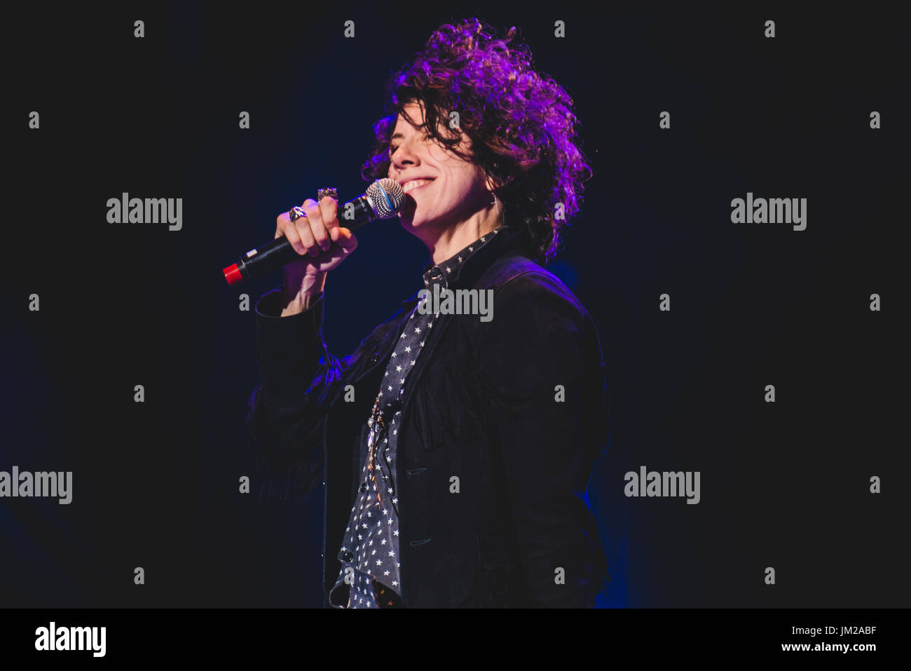 Il cantante e cantautore LP performance dal vivo sul palco del Festival Gruvillage 2017 a Grugliasco, vicino a Torino Foto: Alessandro Bosio Foto Stock