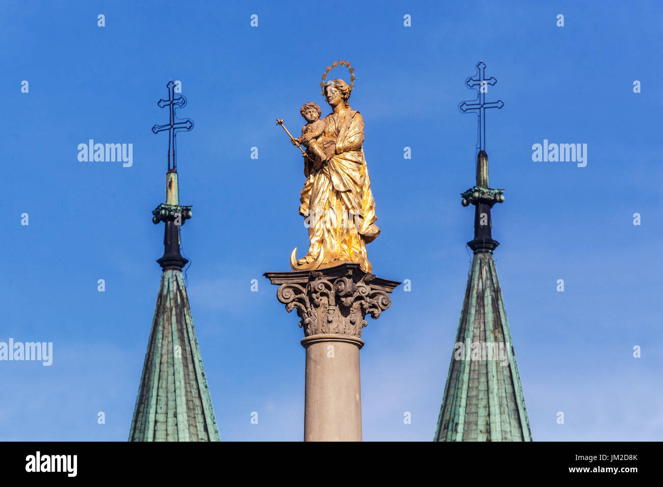 La colonna mariana barocca Kromeriz Repubblica Ceca sulla piazza principale, siti UNESCO, Moravia meridionale Statua Maria Vergine Foto Stock