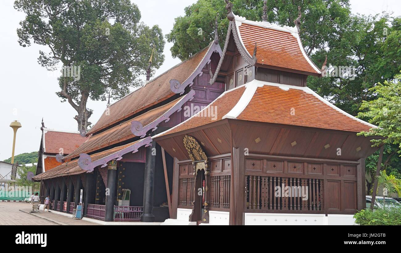 Stile Tailandese di edifici di architettura in Wat Chedi Luang worawihan, Chiang Mai, Thailandia. Foto Stock