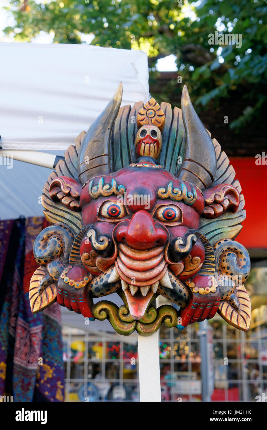 In legno maschera cerimoniale dal Nepal raffigurante il dio buddista Yamantaka Foto Stock