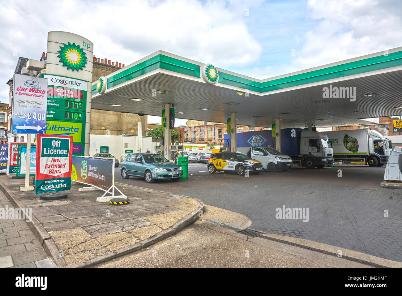 Stazione di benzina BP, piazzale Foto Stock