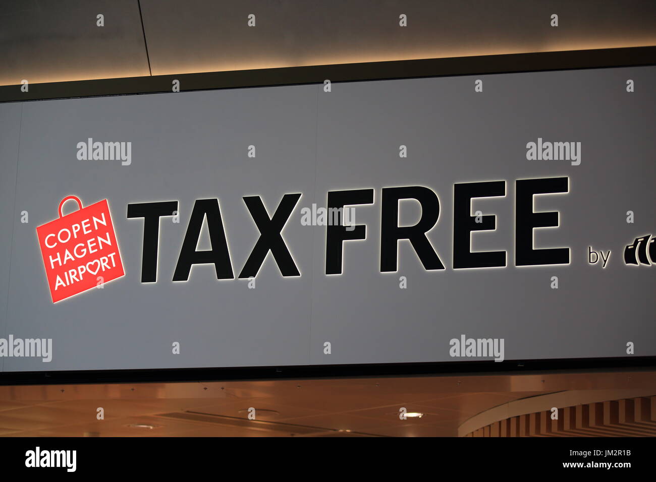 Aeroporto di Copenhagen, Danimarca - 15 Luglio 2017: tax free segno elettronico in aeroporto di close-up. Foto Stock