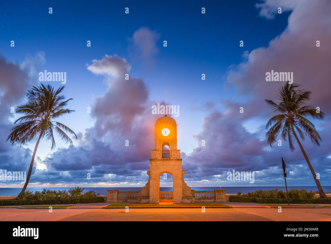 Palm Beach, Florida, Stati Uniti d'America Clock Tower su Worth Ave. Foto Stock