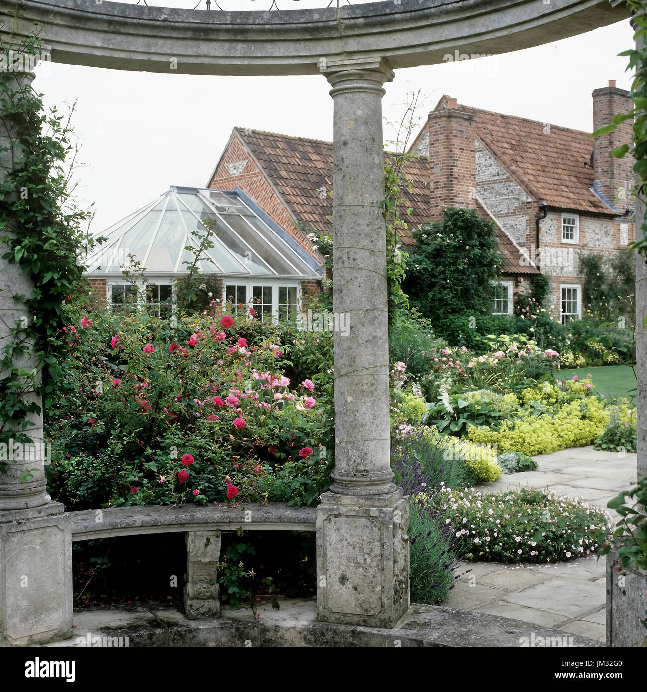 Gazebo in stile georgiano giardino Foto Stock