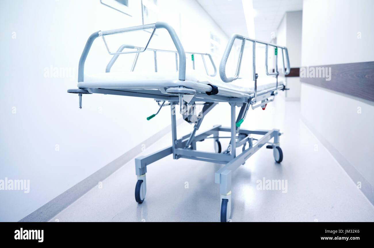 Ospedale gurney o barella in sala di emergenza Foto Stock