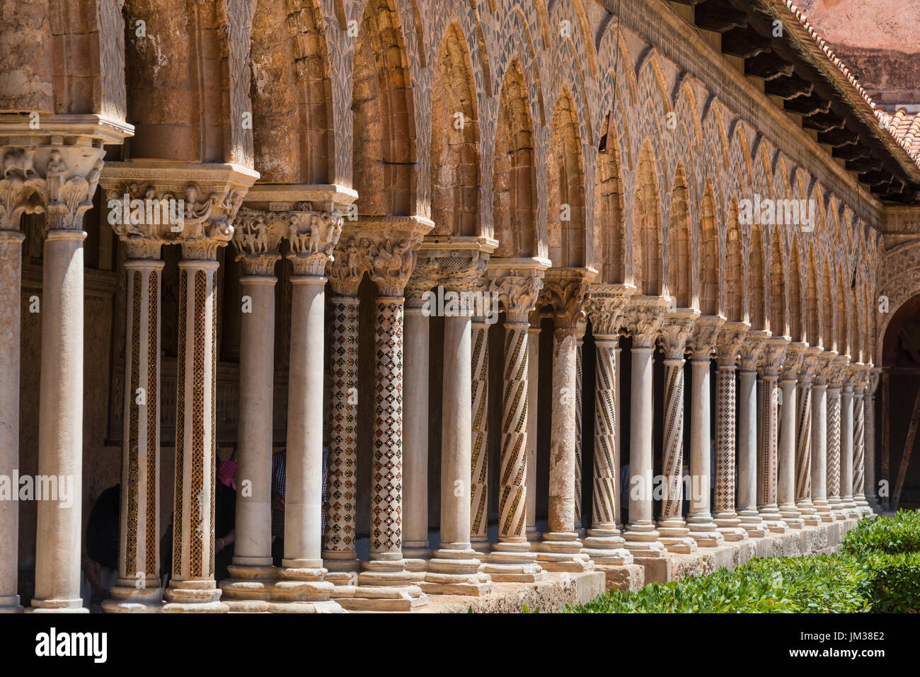 Il Chiostro dei Benedettini, chiostri, nel complesso del duomo di Monreale vicino a Palermo, Sicilia, Italia. Foto Stock