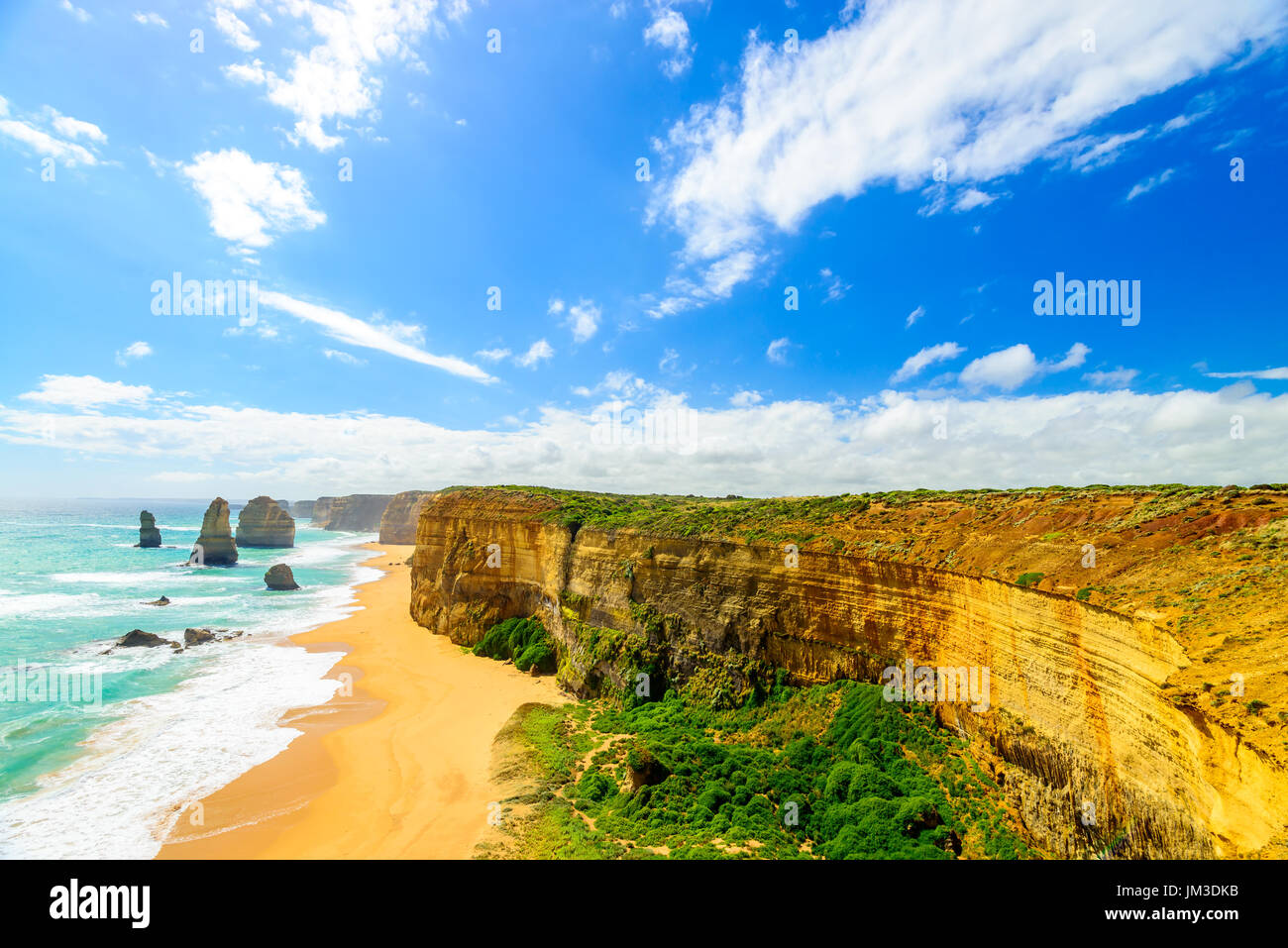 Dodici Apostoli scenic vista costiera di Castle Rock in oceano pacifico in Victoria, Australia Foto Stock