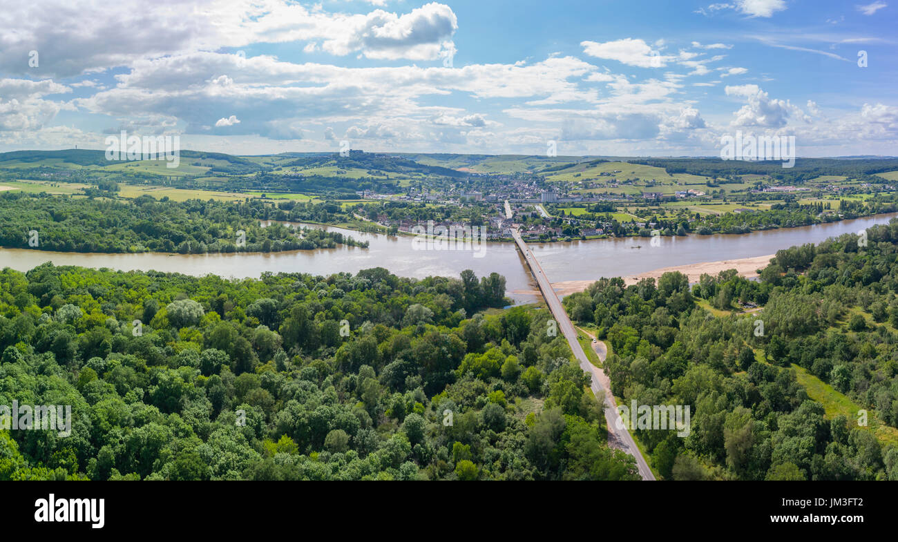 Francia, Nievre - Cher, fiume Loira, vista sulla regione Sancerrois (vista aerea) Foto Stock