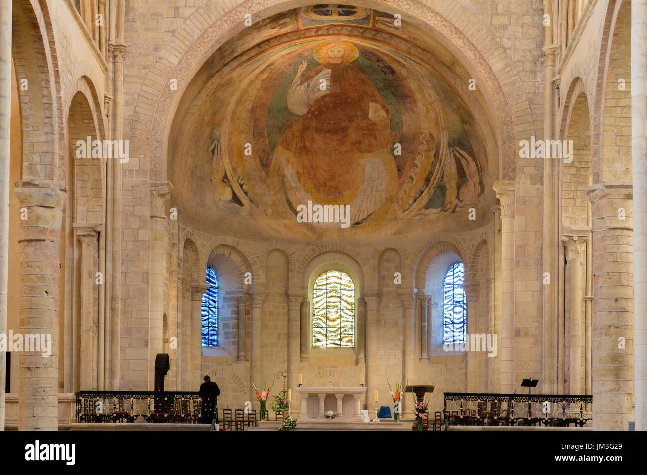 Francia, Nièvre, Nevers, Saint Cyr e Sainte Julitte cattedrale, contemporanea vetrate Foto Stock