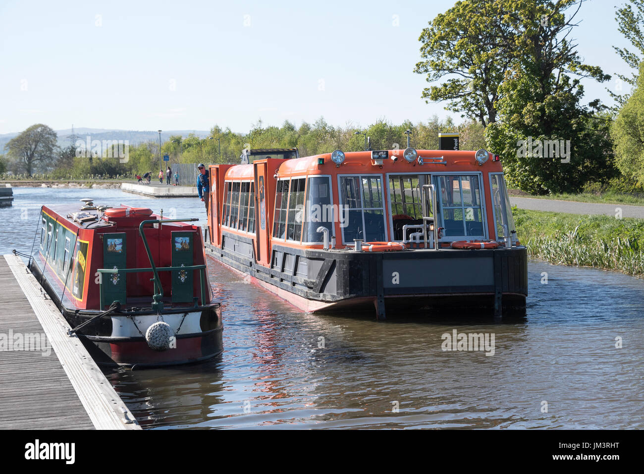 Gita in barca visitatore attrazione sul Forth & Clyde e unione di canali a Falkirk Wheel. Foto Stock