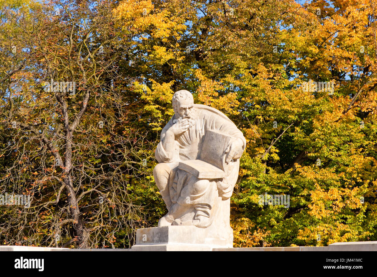 Statua di Aristophanes nell'Anfiteatro sull isola nel Parco Lazienki (parco delle Terme Reali), Varsavia, Polonia Foto Stock