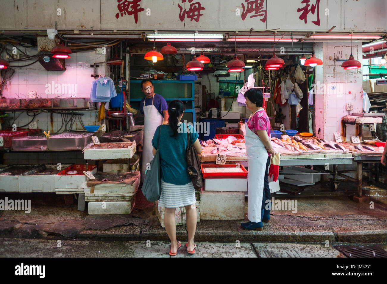 HONG KONG - Ottobre 22, 2016: Vista ravvicinata della tradizione locale fresco all'aperto nel mercato Soho oldtown Foto Stock