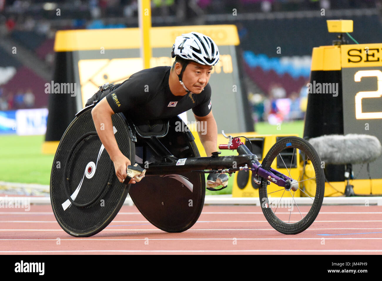Yoo Byunghoon competere nel mondo Para atletica in London Stadium 400m T53 gara per sedia a rotelle Foto Stock