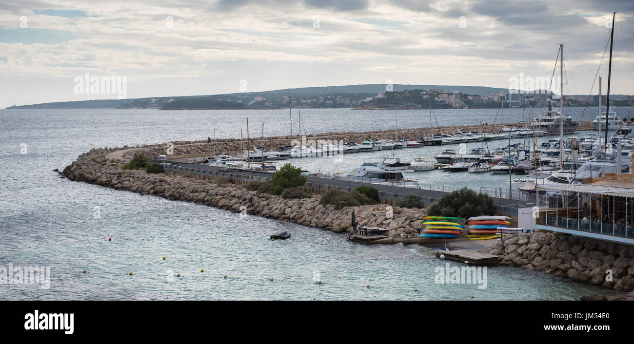 Panorama sul porto di Portals Nous, Mallorca Foto Stock