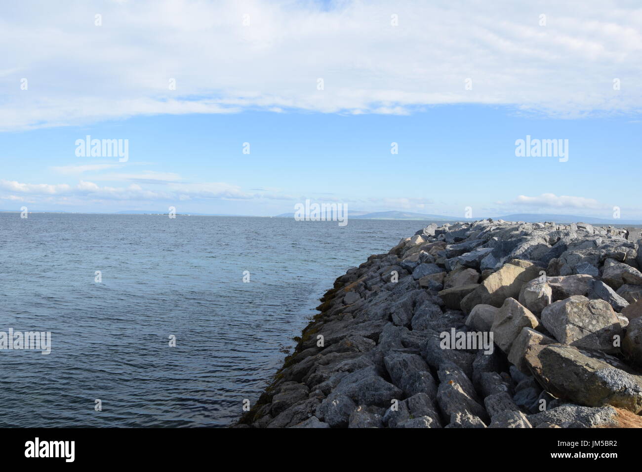 Vista della Baia di Galway da Seapoint lungomare della città di Galway Foto Stock