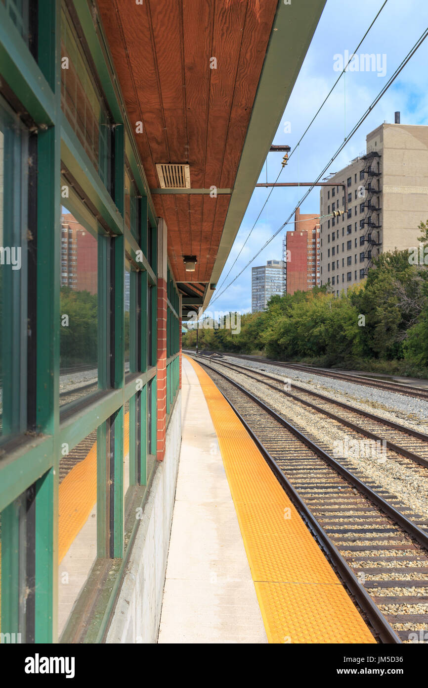 A 53rd Street Hyde Park Metra stazione in Chicago, IL, Stati Uniti d'America. Foto Stock