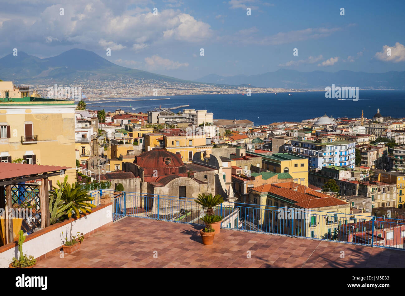 Vista pittoresca su Italiano spiaggia sabbiosa di Marina di Vecchiano vicino a Pisa, Toscana in Italia Foto Stock