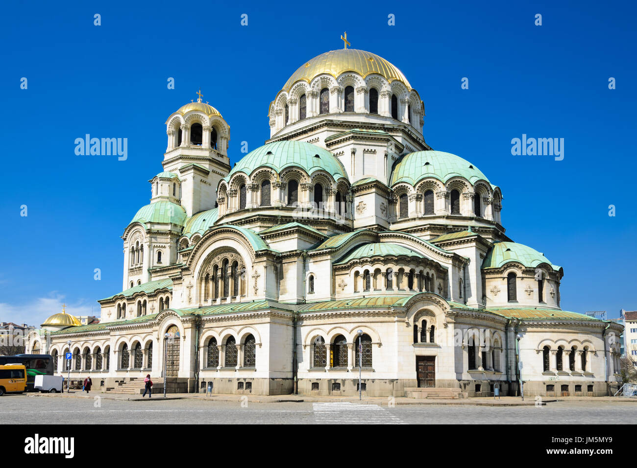 Aleksander Nevski Cattedrale contro il cielo blu chiaro, Sofia, Bulgaria Foto Stock