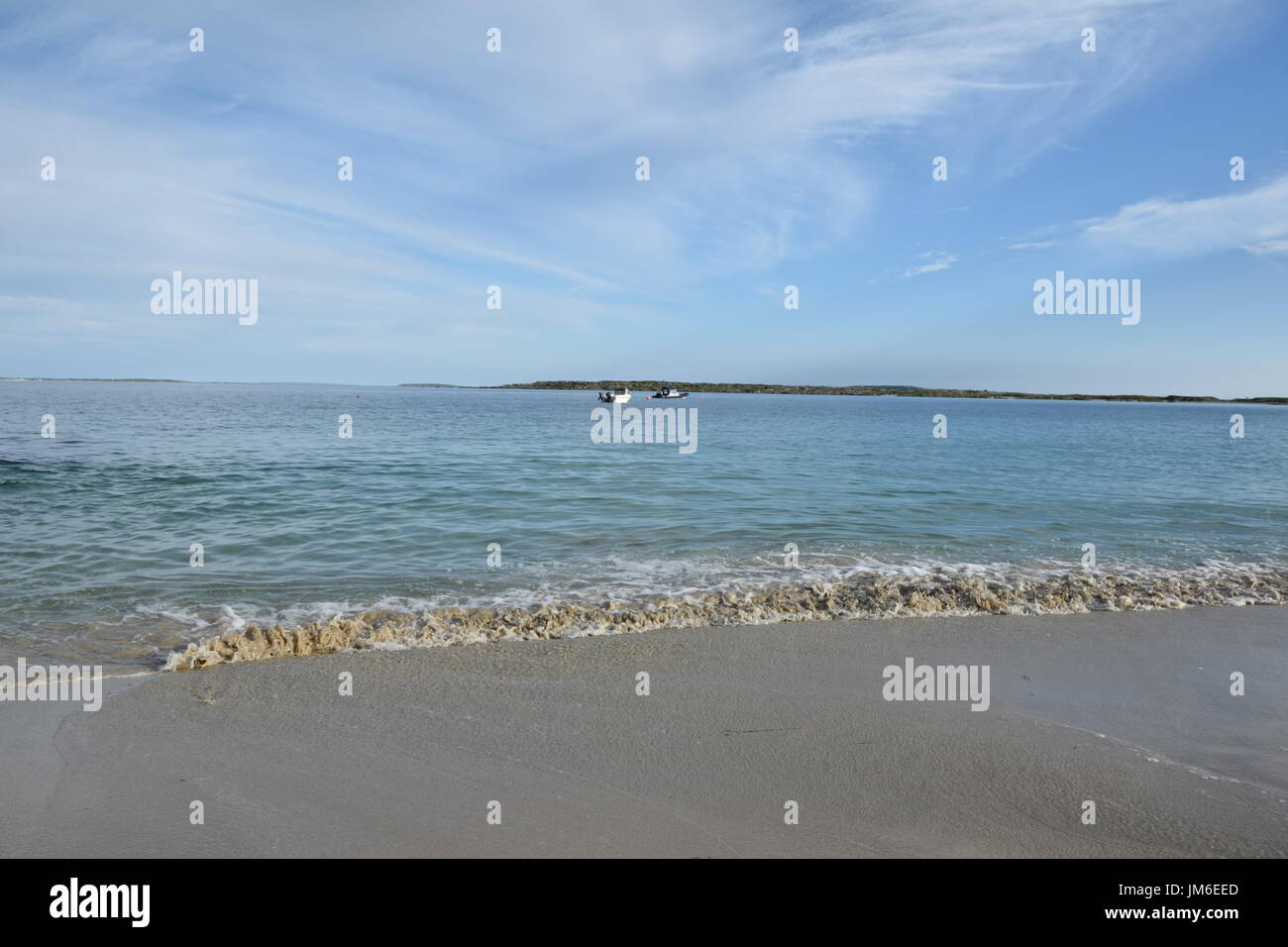 Spiaggia di sabbia vicino al Wild Atlantic modo nella Contea di Galway, Irlanda Foto Stock
