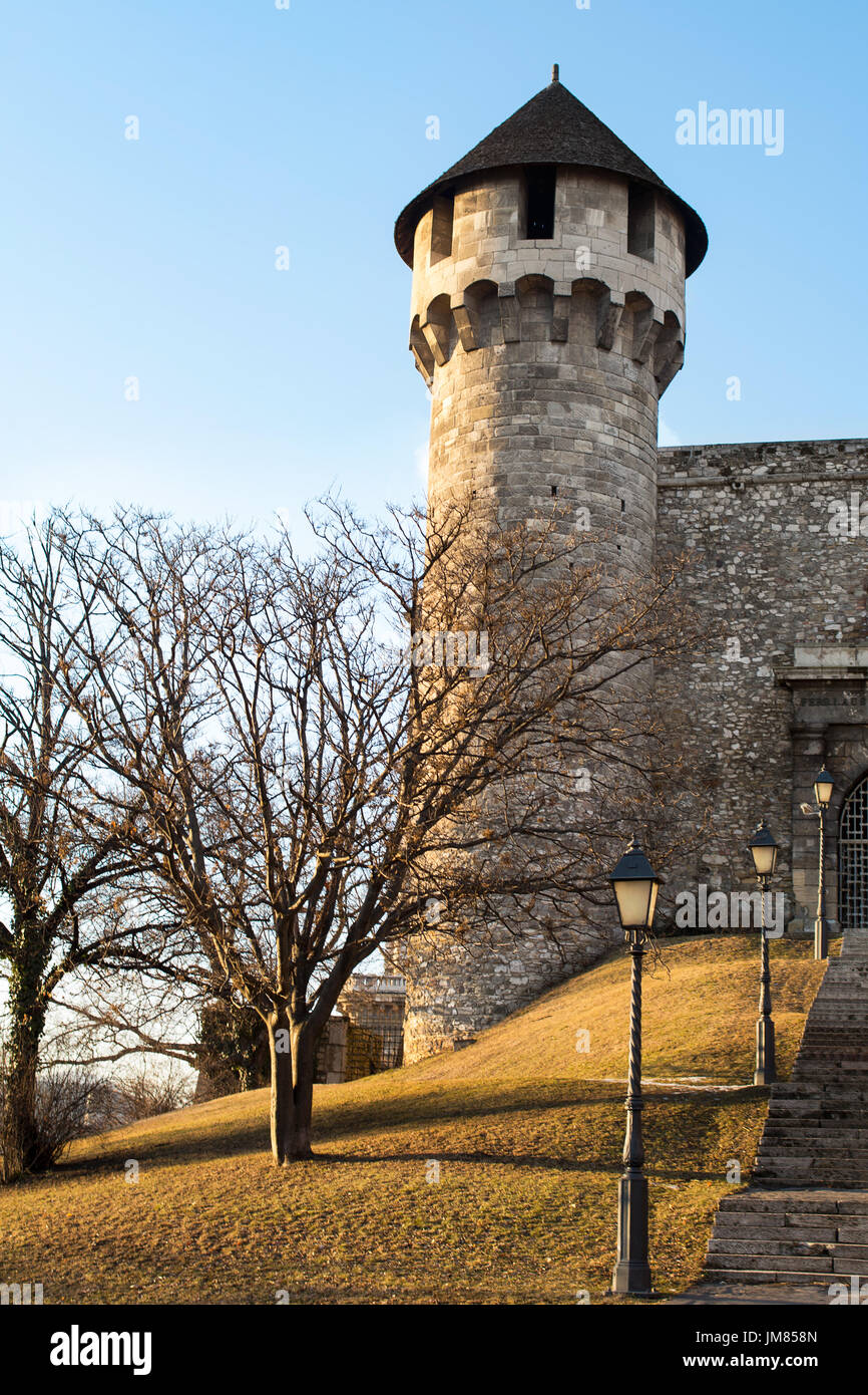Budapest castello torre in inverno il sole Foto Stock