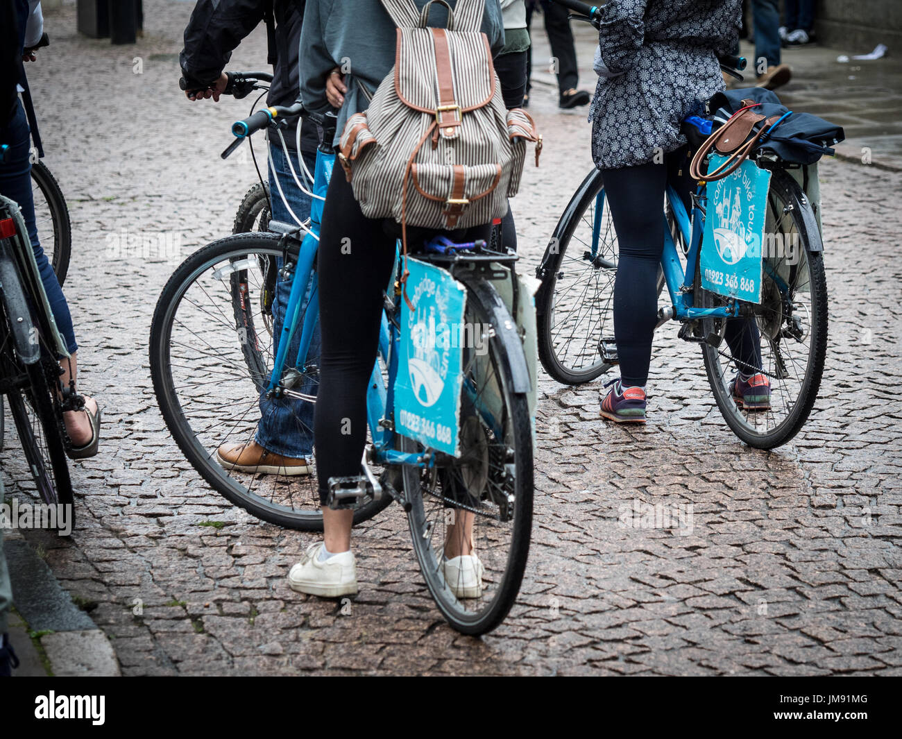 Bike Tour - i turisti su un Cambridge Bike Tour nel centro storico di Cambridge, Regno Unito Foto Stock