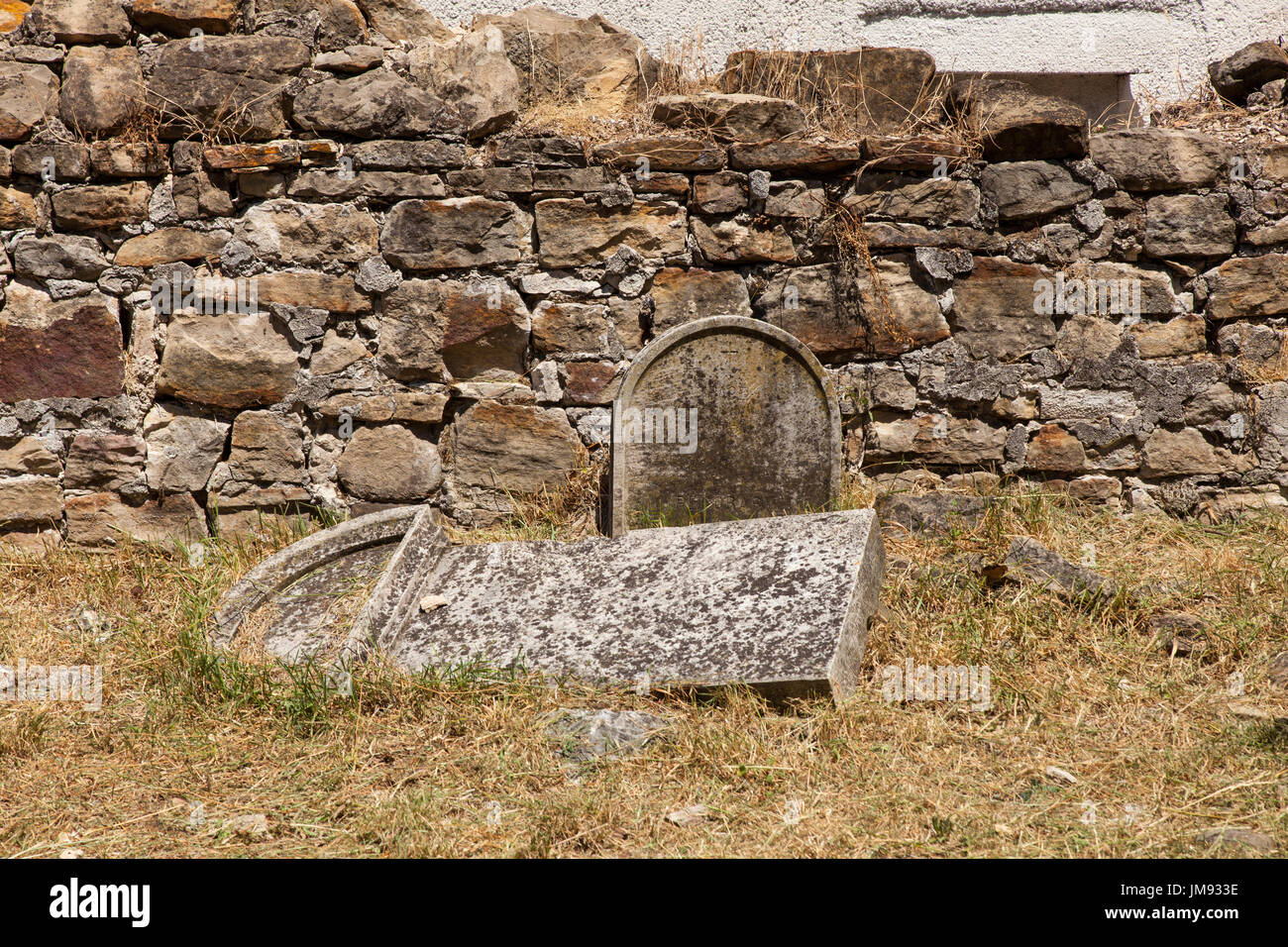 Vista del vecchio cimitero degli italiani a Buje, Croazia Foto Stock