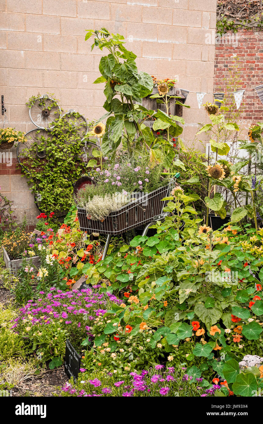 Premiato giardino pubblico a Melksham WILTSHIRE REGNO UNITO patrocinato dalla locale Waitrose store Foto Stock