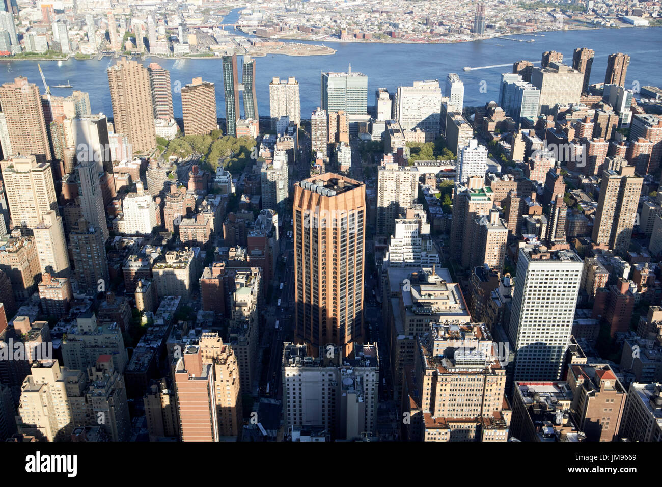 Veduta aerea di Murray Hill e kips bay verso Queens New York City USA vista dall' Empire State building Foto Stock