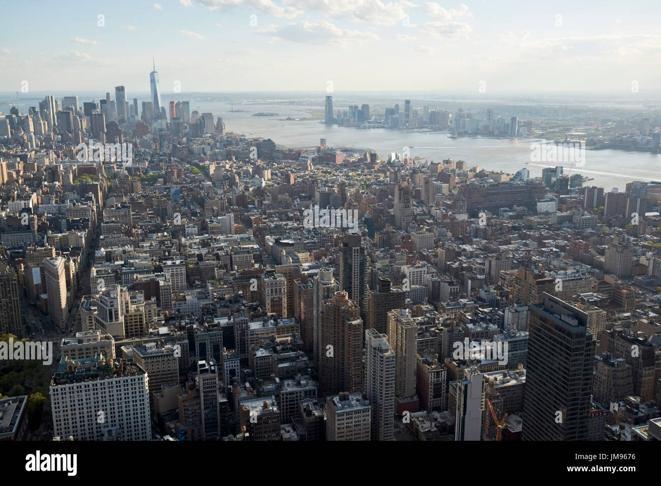 Vista aerea del centro cittadino e la parte inferiore di Manhattan e new jersey dall' Empire State Building di New York City STATI UNITI D'AMERICA Foto Stock