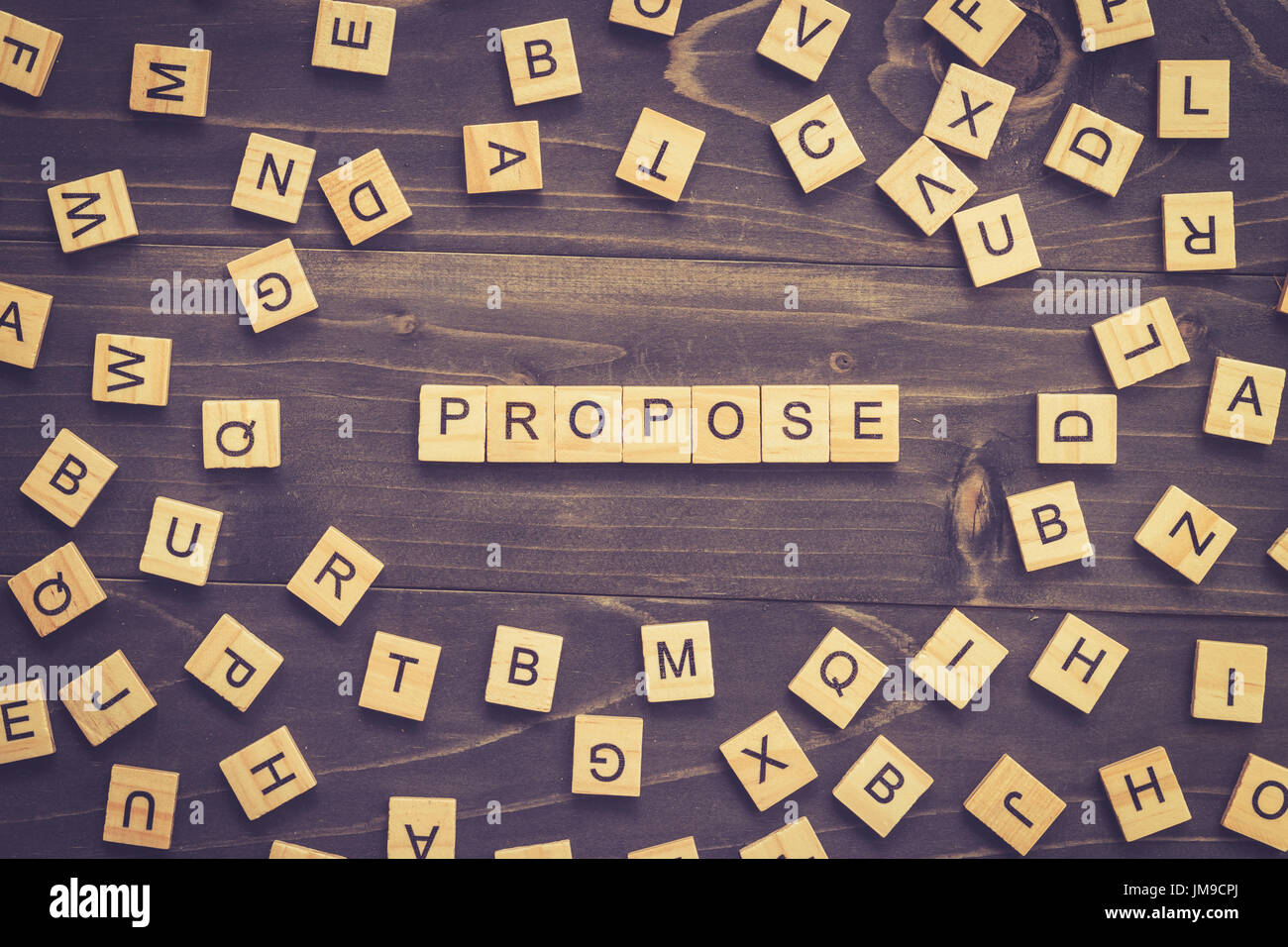 Proporre la parola del blocco di legno sul tavolo per la concezione di business. Foto Stock