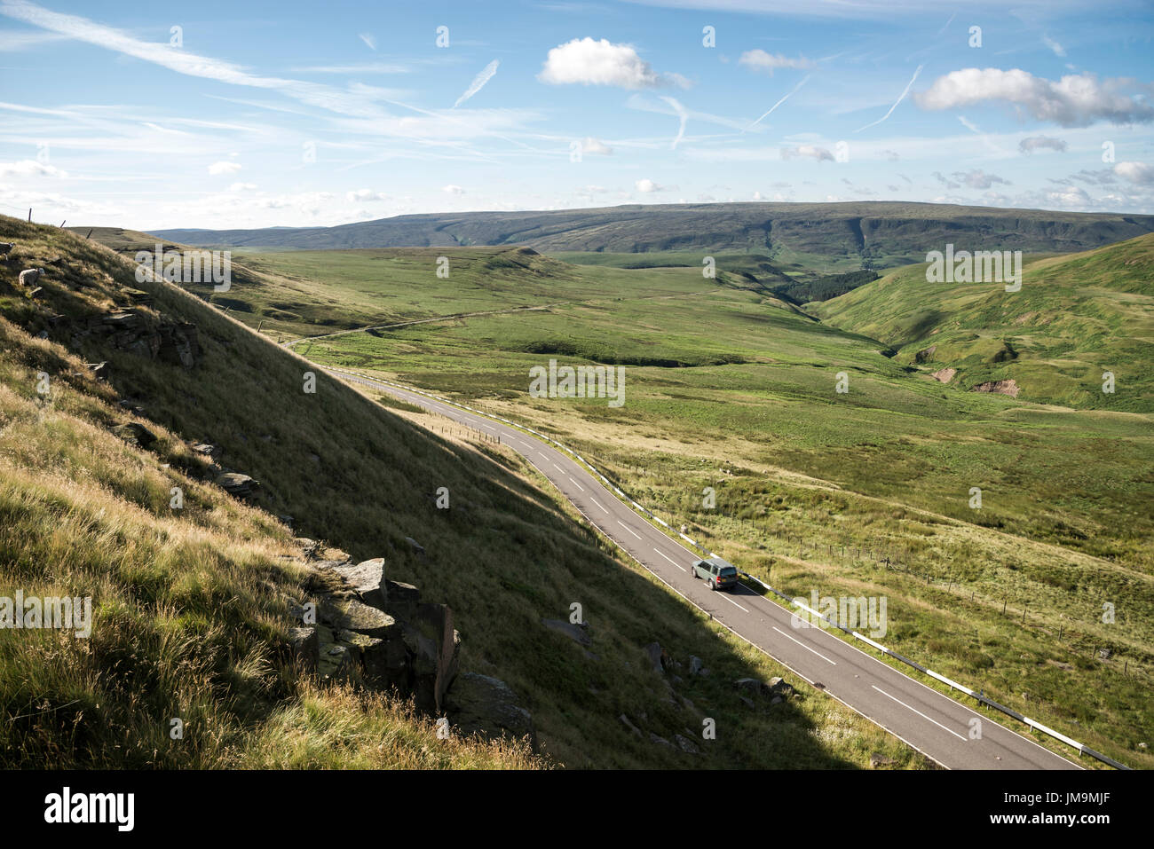 L'A6024 Woodhead strada sopra il Pennines sul confine del Derbyshire e West Yorkshire. Foto Stock