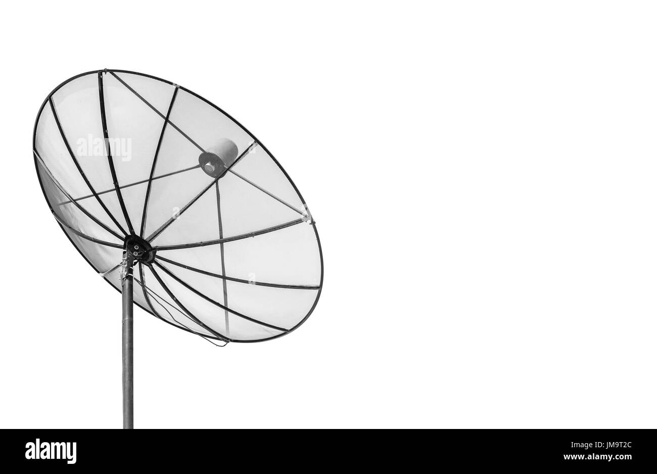 Grande Nero parabola satellitare isolato su sfondo bianco con spazio di copia Foto Stock