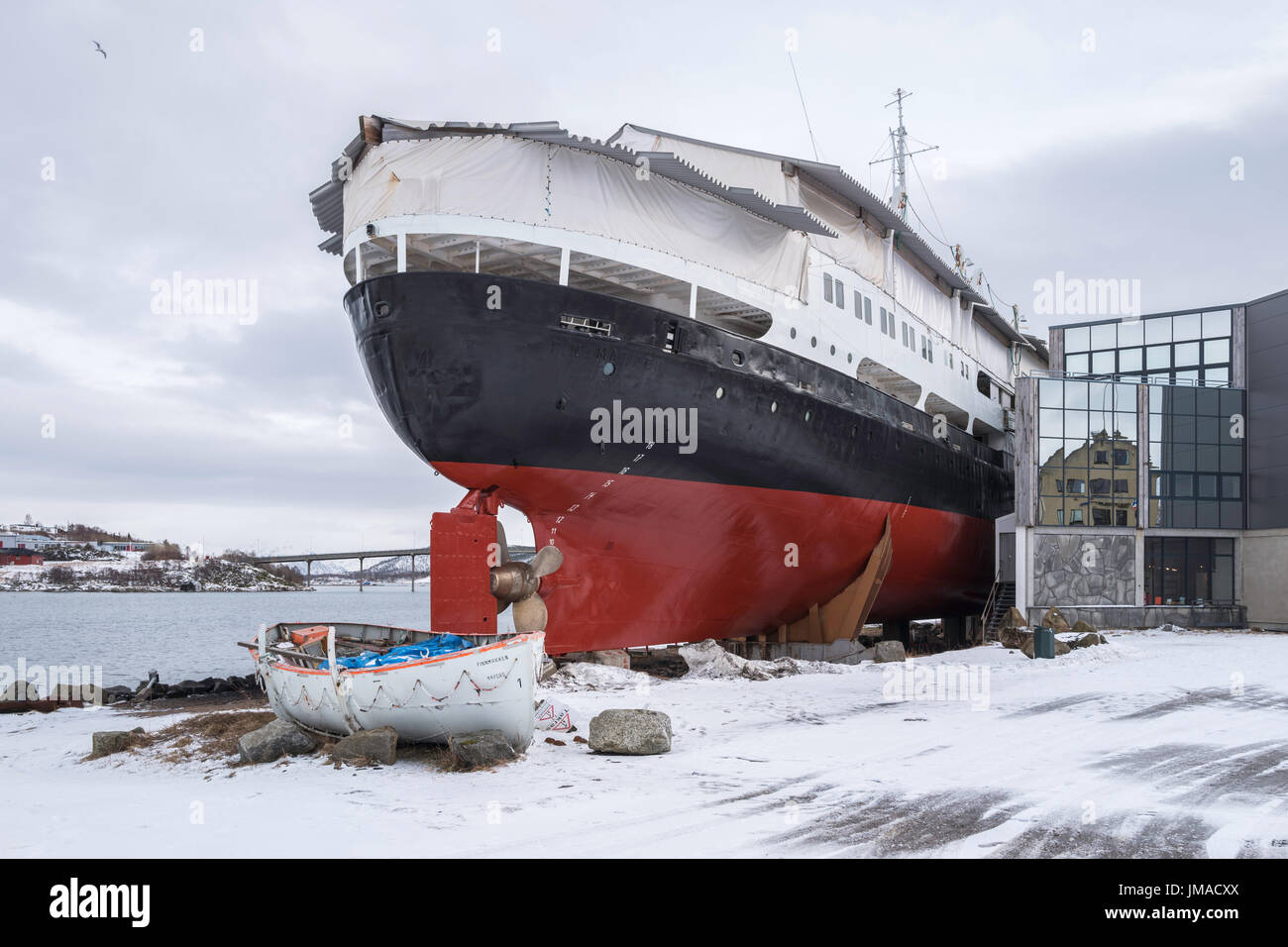 L'ex Coastal Express la nave di crociera, MS Finnmarken, il più grande del mondo artefatto museo, si trova presso il Museo di Hurtigruten, Stokmarknes, Norvegia. Foto Stock