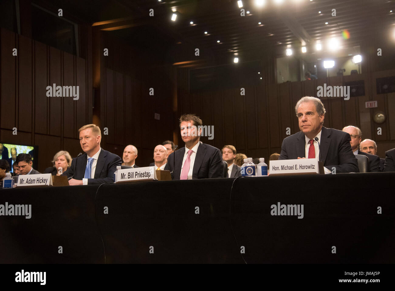 Washington DC, luglio 26, 2017, usa il comitato del Senato sulla magistratura ora udito dal titolo: â€oeOversight del Foreign Agents Registration Act e tentativi di influenzare U.S. Elezioni: lezioni apprese dalla corrente e amministrazioni precedenti il sig. Adam Hickey Vice Assistente Procuratore Generale per la sicurezza nazionale degli Stati Uniti di divisione Dipartimento di Giustizia di Washington DC il sig. E.W. 'Bill' Priestap Assistente Direttore Divisione controspionaggio Ufficio federale delle indagini a Washington DC l' onorevole Michael Horowitz Inspector Foto Stock