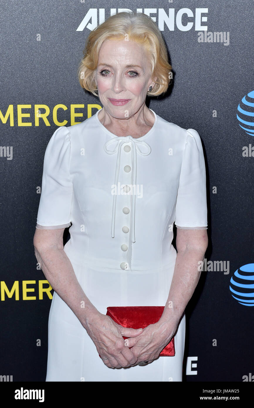 Beverly Hills, Stati Uniti d'America. Xxv Luglio, 2017. Holland Taylor beim Screening der AT&T pubblico rete TV-Serie 'Mr. Mercedes' im Beverly Hilton Hotel. Beverly Hills, 25.07.2015 | Verwendung weltweit/picture alliance Credit: dpa/Alamy Live News Foto Stock