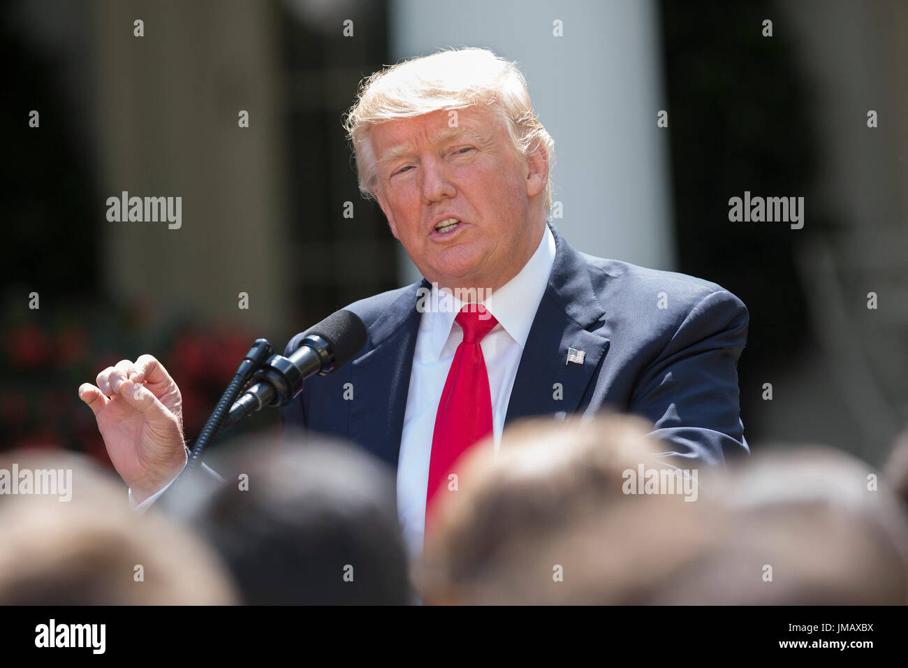 Il Presidente degli Stati Uniti, Trump offre commento all'American Legion Boys Nazione e la American Legion Auxiliary ragazze Nazione nel Giardino delle Rose della Casa Bianca a Washington DC, luglio 26, 2017. Credito: Chris Kleponis/CNP /MediaPunch Foto Stock