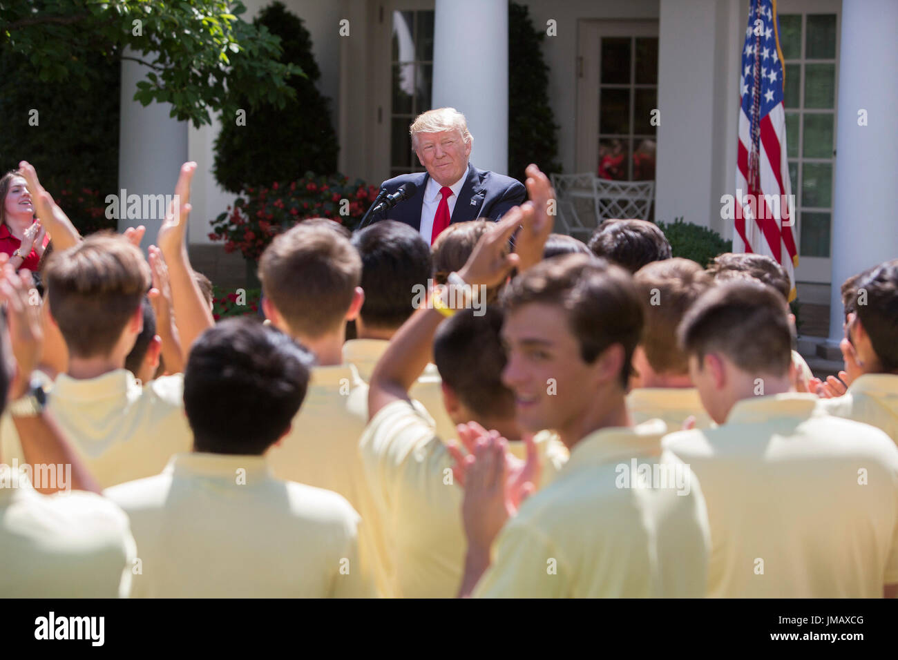 Il Presidente degli Stati Uniti, Trump offre commento all'American Legion Boys Nazione e la American Legion Auxiliary ragazze Nazione nel Giardino delle Rose della Casa Bianca a Washington DC, luglio 26, 2017. Credito: Chris Kleponis/CNP /MediaPunch Foto Stock