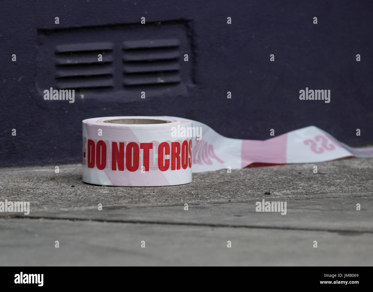 Londra, Regno Unito. 27 Luglio, 2017. Stoke Newington Church Street e altre strade chiuso dalla polizia nei pressi di Abney Park Cemetery a seguito di segnalazioni di pugnalare. Carol credito moiré/Alamy Live News. Foto Stock