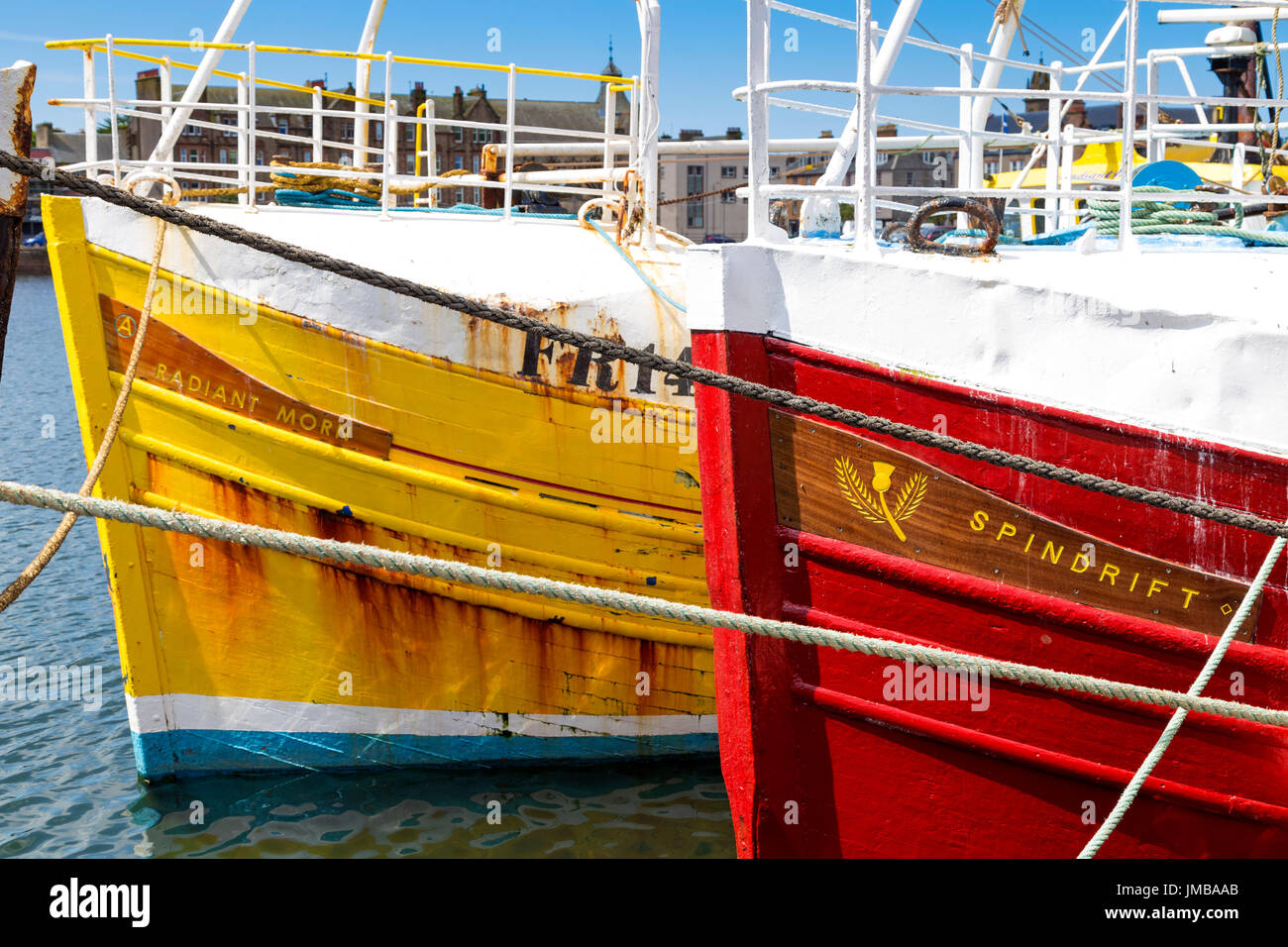 Le navi da pesca ormeggiate al porto di Campbeltown, penisola di Kintyre, costa ovest della Scozia, Regno Unito Foto Stock