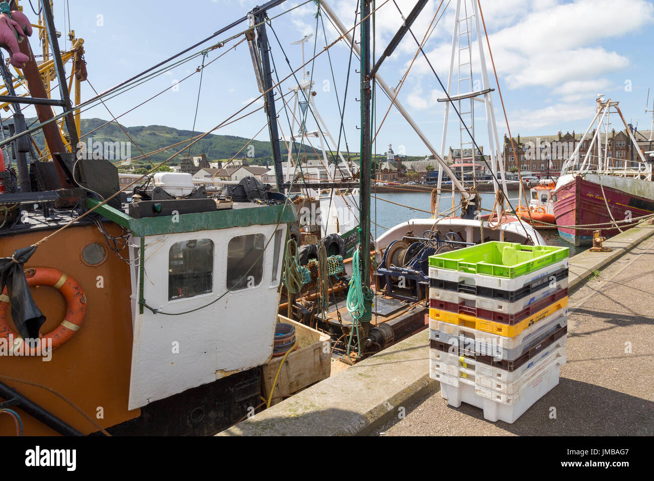 Le navi da pesca ormeggiate al porto di Campbeltown, penisola di Kintyre, costa ovest della Scozia, Regno Unito Foto Stock