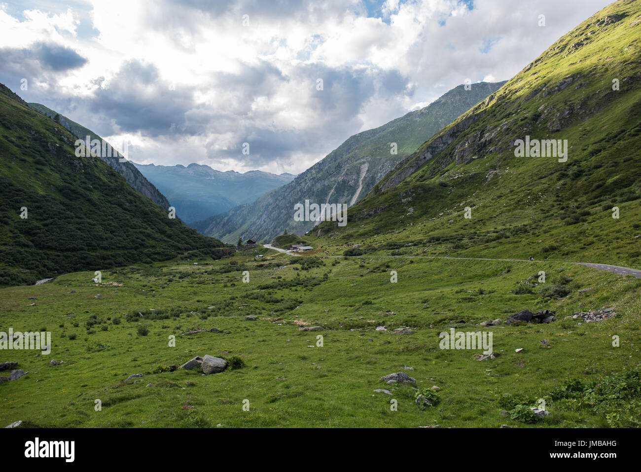 Nufenenpass canton vallese, modo per Ulrichen Foto Stock