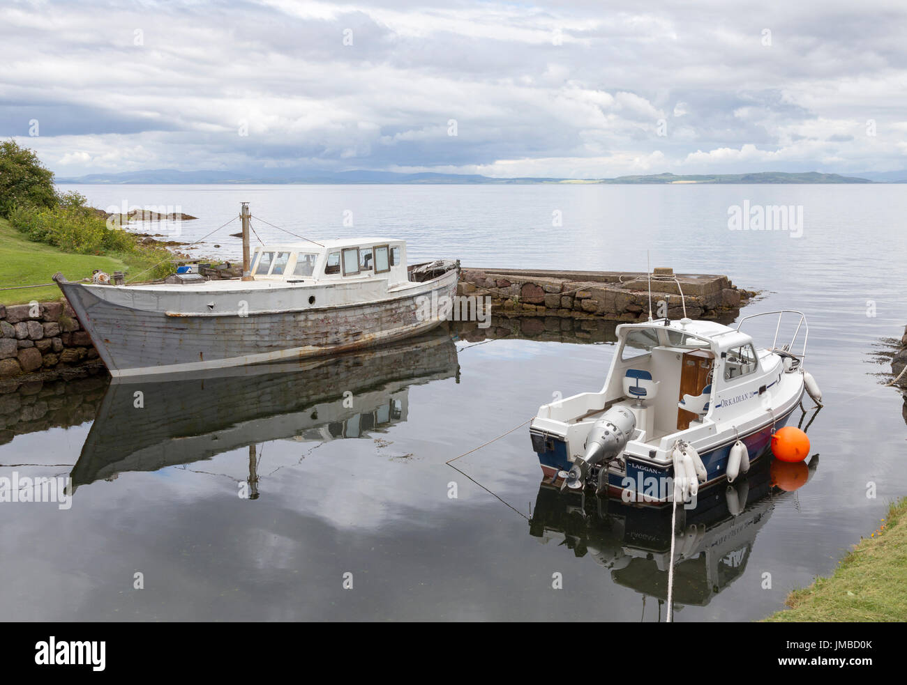 Corrie Harbour, Isle of Arran, costa ovest della Scozia, Regno Unito Foto Stock
