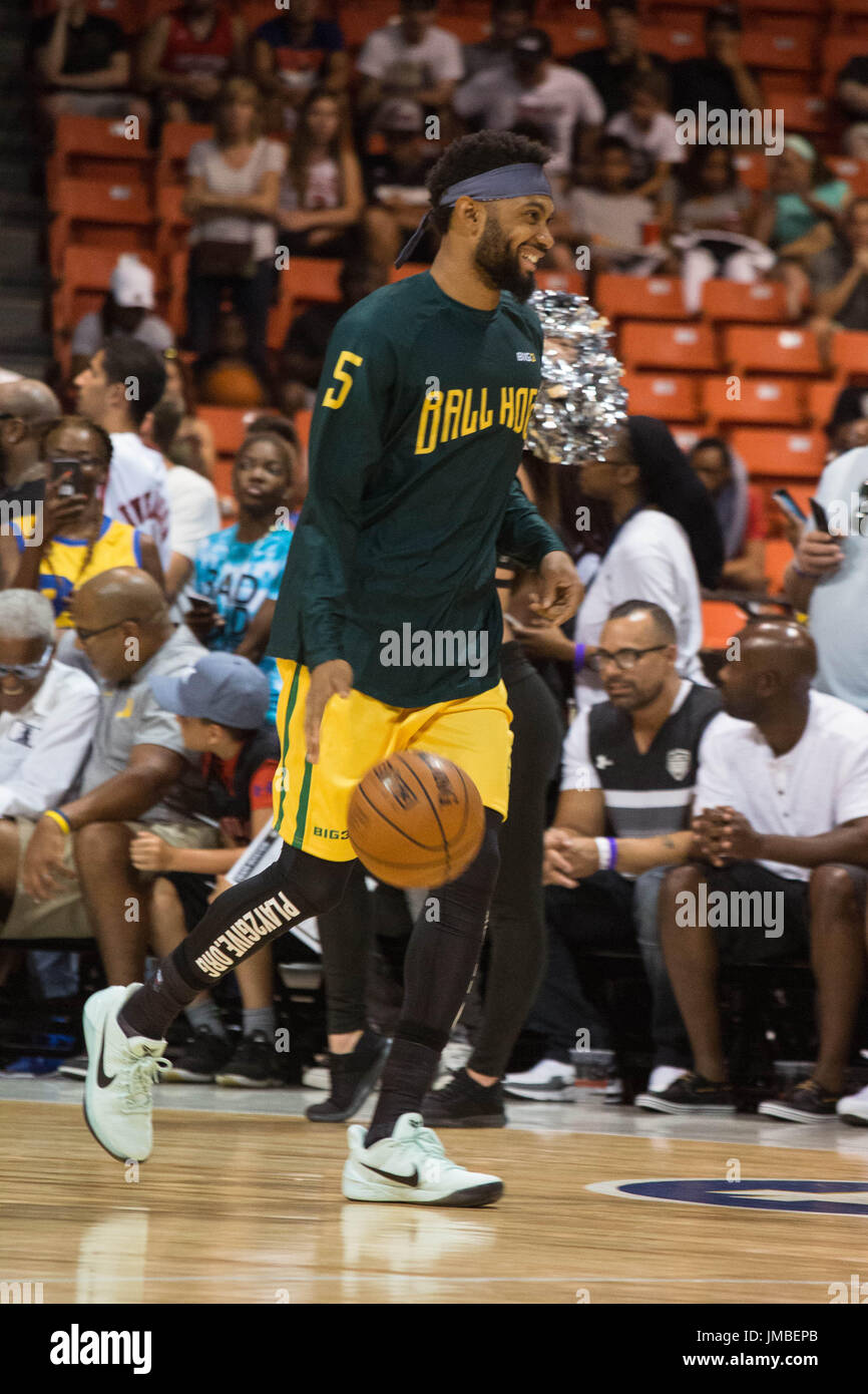 Dominic mcguire #5 ball porci dribbling si riscalda sorriso prima gioco #1 contro la grande potenza3 settimana 5 3-in-3 torneo uic pavilion luglio 23,2017 chicago, illinois. Foto Stock