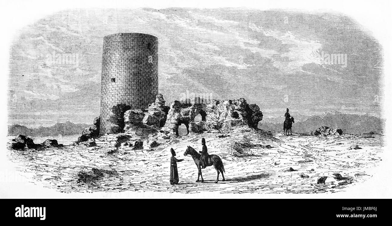 Una torre su un terreno roccioso desertico nelle rovine di Tus, capitale di Khorasan, Iran. Antica incisione in stile grigio di De Bar e Trichon, 1861 Foto Stock